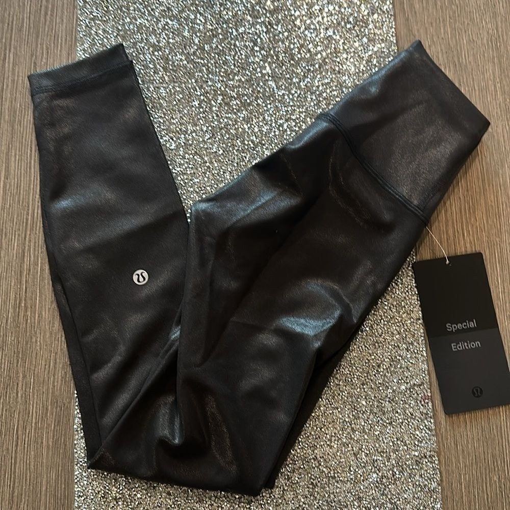 Lululemon‎ Wunder Train High-Rise Tight 25" Foil size 0 NWT Radiate Foil Black